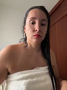 Snapshot of emely_sexx20 chatting on May 17, 2026, 4:40 pm emely sexx20 online show from May 17, 2026, 4:40 pm