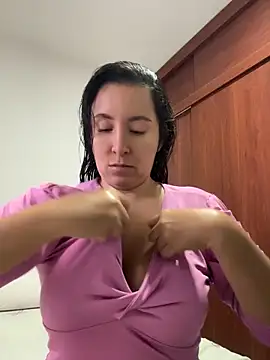 emely sexx20 online show from May 6, 2026, 10:25 pm