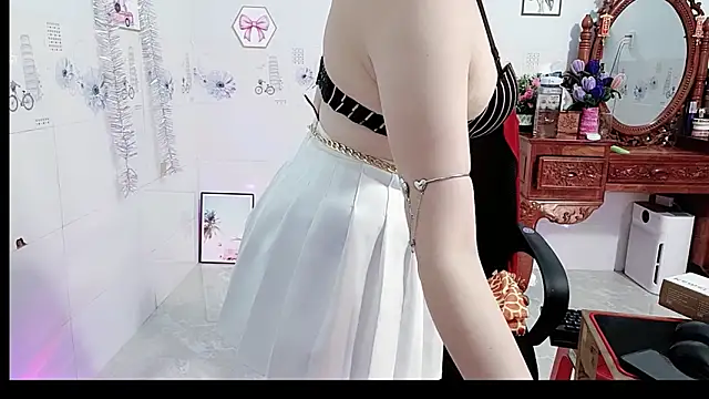 Snapshot of Lanian_99 chatting on July 9, 2026, 10:42 pm Lanian 99 online show from July 9, 2026, 10:42 pm