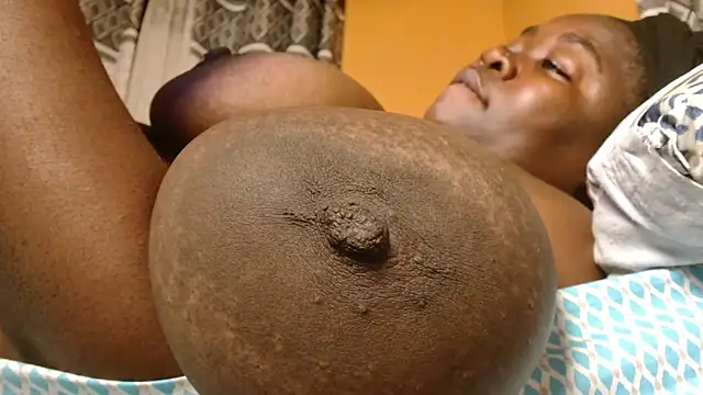 Snapshot of titi_fiesta chatting on February 5, 2026, 4:25 pm titi fiesta online show from February 5, 2026, 4:25 pm