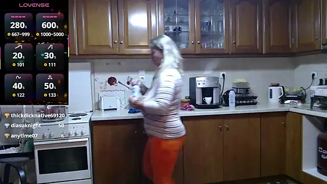 JennaDeluxe online show from April 23, 2026, 7:48 am