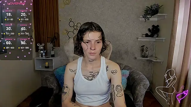 pretty cristal69 online show from November 23, 2025, 9:25 pm