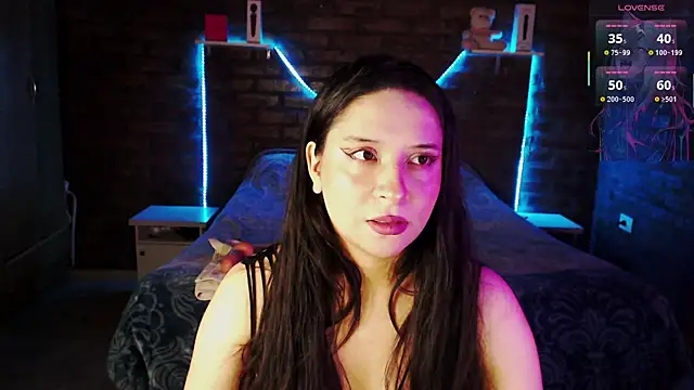 KityEstrover online show from November 4, 2025, 12:36 am