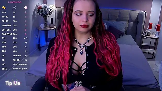 Miss Maya Mils online show from December 17, 2025, 1:10 am