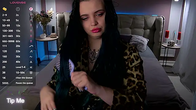 Miss Maya Mils online show from October 14, 2025, 1:06 am