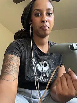 Your Paris online show from November 9, 2025, 7:18 pm