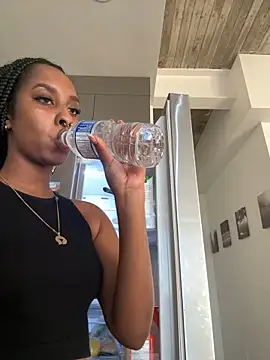 Your Paris online show from November 14, 2025, 8:56 pm