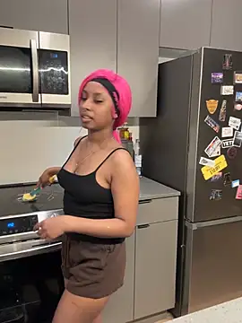 Your Paris online show from February 9, 2026, 6:00 am