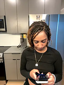 Your Paris online show from October 17, 2025, 11:50 pm