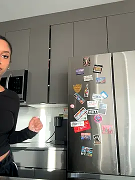 Your Paris online show from November 29, 2025, 5:13 pm