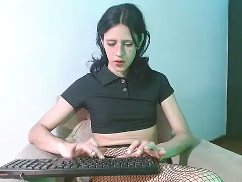 lucydreamm online show from May 15, 2026, 12:30 am