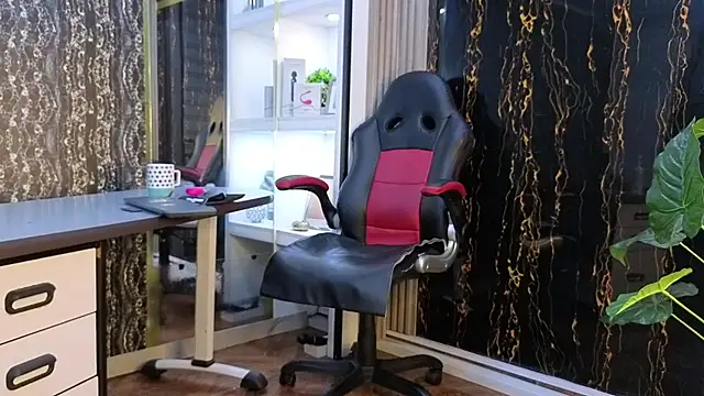 MissEscarleth online show from September 30, 2025, 2:50 am