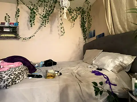 magicalc00ch online show from December 16, 2025, 3:44 am