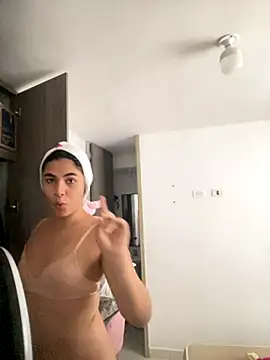 IsabelleFoxx  online show from November 5, 2025, 8:12 pm