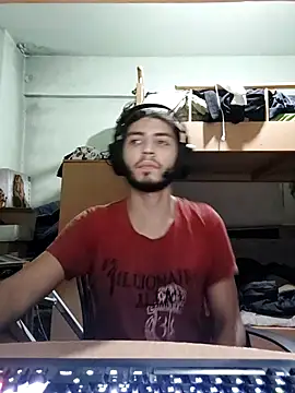 kleineid77 online show from November 8, 2025, 4:32 pm