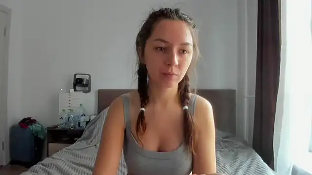 Adela Vetta online show from November 4, 2025, 9:35 am