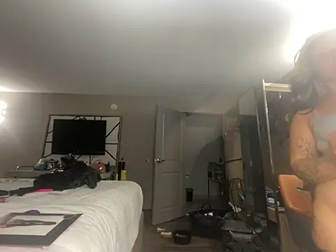 tatted-bitty online show from September 28, 2025, 3:35 am