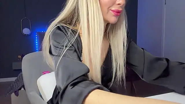 KristalNight online show from October 6, 2025, 4:24 am