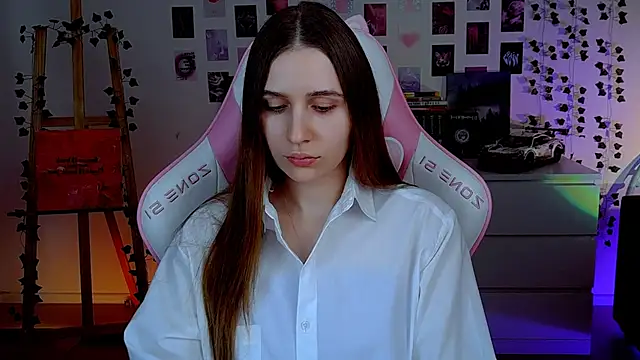 AliceCharmy online show from September 18, 2025, 4:43 pm