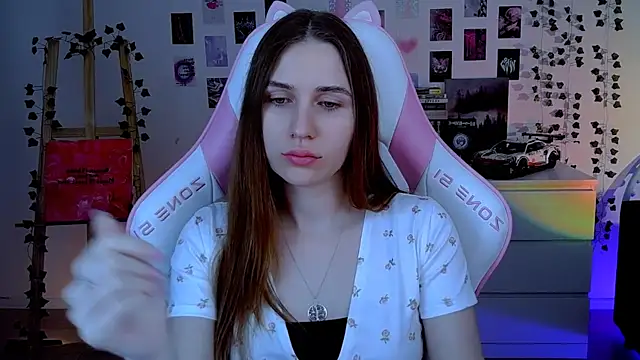 AliceCharmy online show from October 20, 2025, 5:31 am