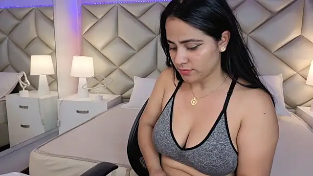 Brenda Garcia online show from September 18, 2025, 7:50 pm