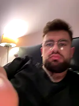 yxssxn24403 online show from October 4, 2025, 2:35 am