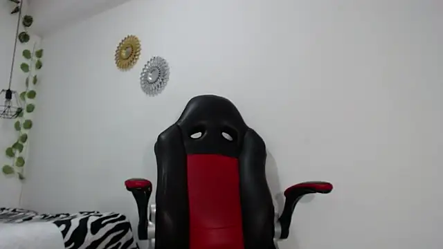 yulia-wolf online show from February 7, 2025, 12:42 am