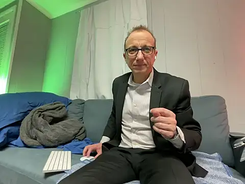 mouser21212 online show from March 15, 2025, 7:09 am