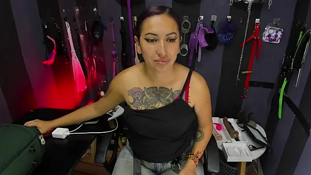 LucyStrike  online show from October 23, 2025, 10:52 pm