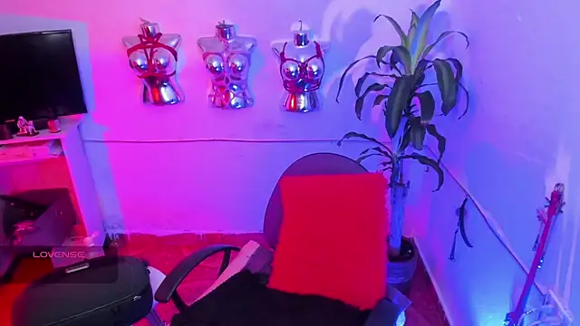 LucyStrike  online show from June 15, 2026, 10:31 pm