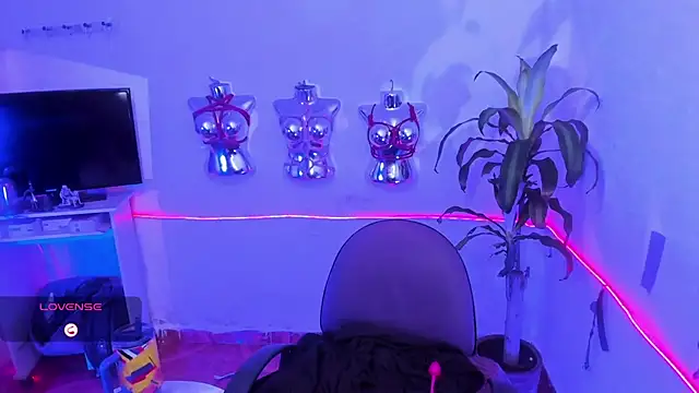 LucyStrike  online show from June 26, 2026, 2:06 am