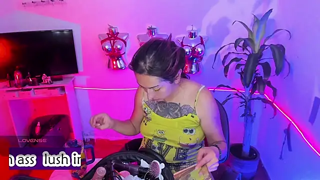 LucyStrike  online show from June 25, 2026, 1:47 am