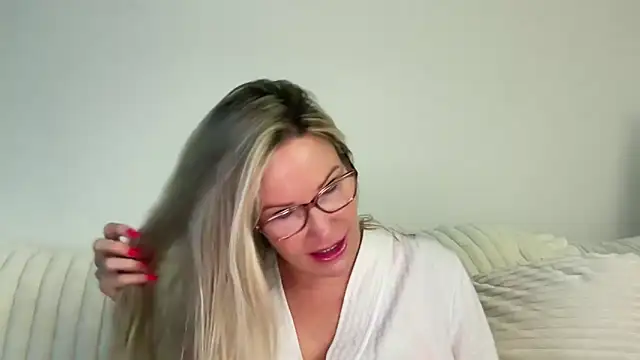 Milf Goddess online show from September 27, 2025, 6:52 am