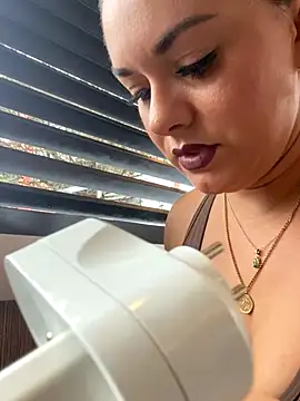 Luccreccia  online show from September 13, 2025, 2:17 pm