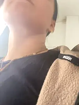 Luccreccia  online show from October 29, 2025, 10:14 am