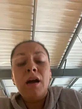 Luccreccia  online show from November 2, 2025, 10:20 am