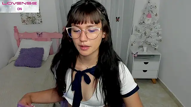 cute roxy online show from November 24, 2025, 2:00 am