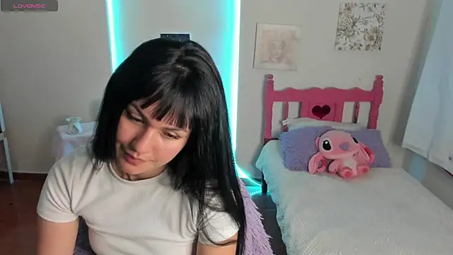 cute roxy online show from February 21, 2025, 1:33 am