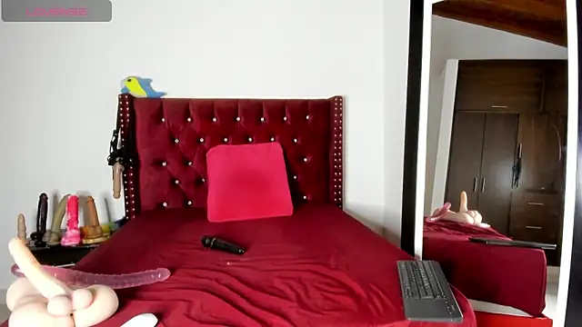 sophivans milf online show from March 23, 2026, 10:04 am