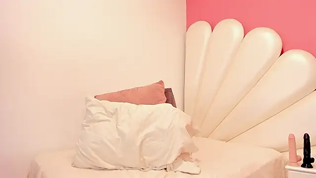 Vicky Freedom online show from February 19, 2025, 2:44 pm