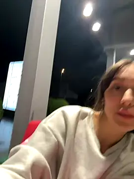 emiliasommer online show from September 26, 2025, 8:27 pm