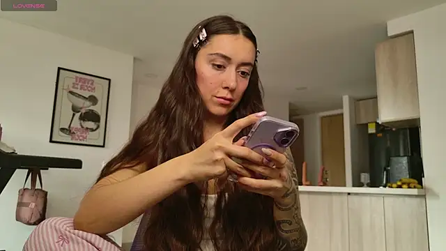 Snapshot of emiliasommer chatting on April 5, 2026, 6:58 pm emiliasommer online show from April 5, 2026, 6:58 pm