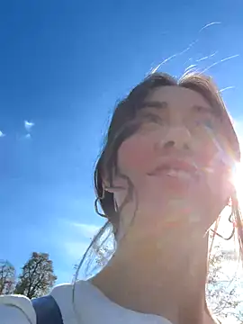 emiliasommer online show from October 7, 2025, 1:34 pm