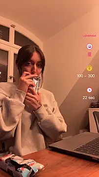 emiliasommer online show from October 1, 2025, 6:56 pm