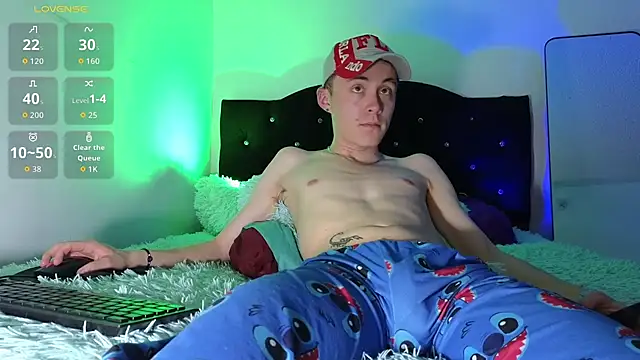 Snapshot of Elian_Cooper chatting on March 4, 2026, 1:46 am Elian Cooper online show from March 4, 2026, 1:46 am