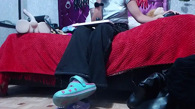 AyshaScott online show from November 4, 2025, 1:26 pm