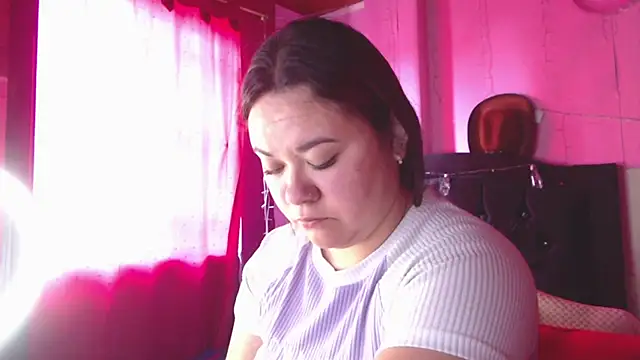 NikkiRous  online show from April 28, 2026, 1:26 pm