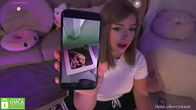 Cheerrysweett online show from November 6, 2025, 5:33 am