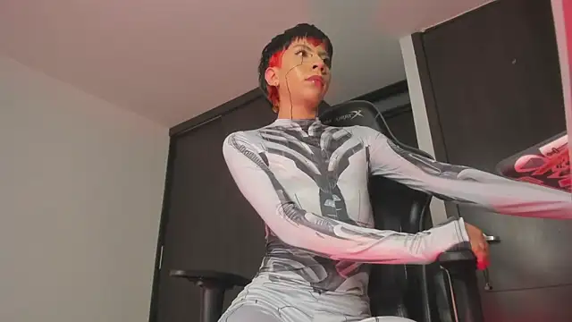 Snapshot of evaevanscute chatting on February 21, 2025, 5:13 am evaevanscute online show from February 21, 2025, 5:13 am