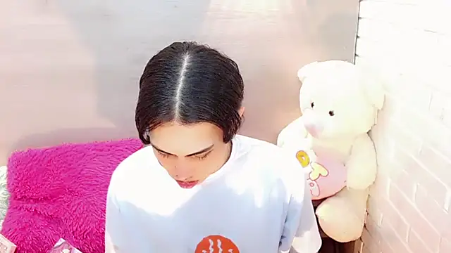 Daniela Pink  online show from October 27, 2025, 8:43 pm